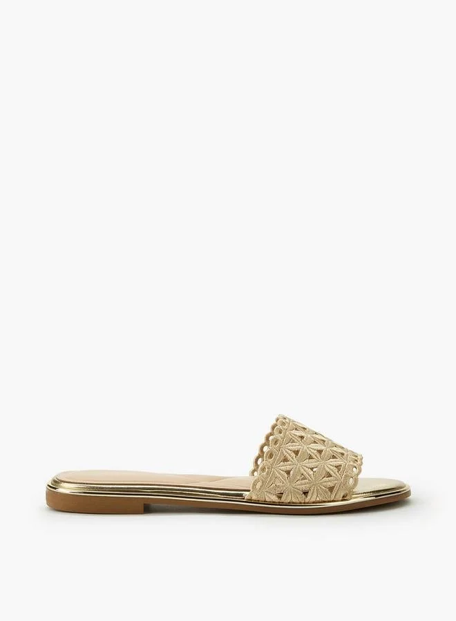 سيليست صنادل نسائية انزلاقية بتفاصيل مقصوصة بالليزر